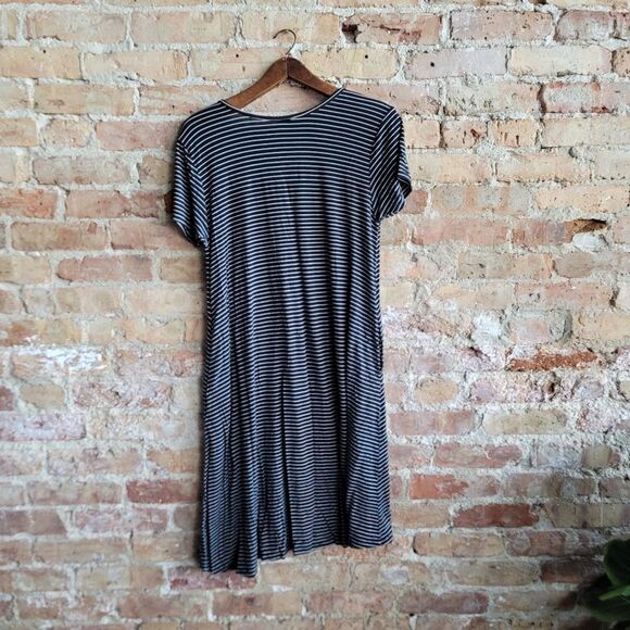 Striped Minimal Black and White dress - Picture 3 of 3